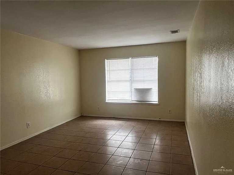 618 Gastel Cir #A-B — Photo 7