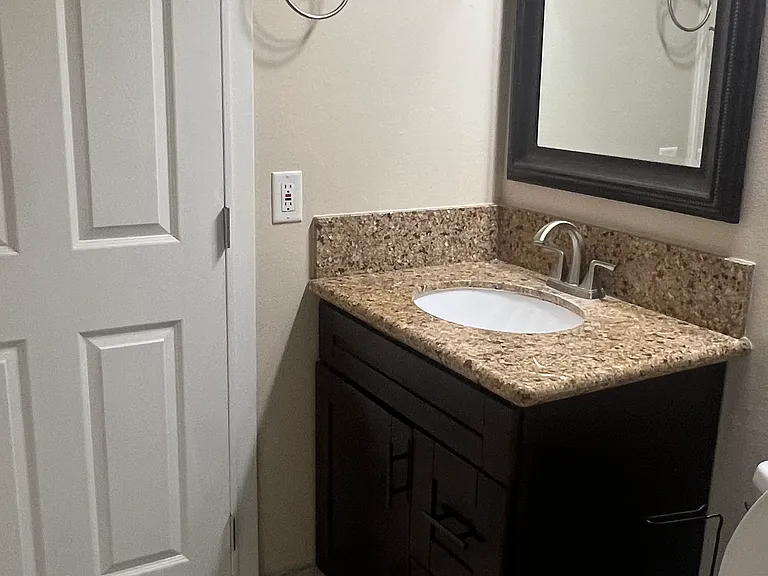 1501 E Carson St #16 — Photo 2