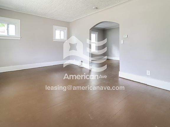 1512961_002_living_room_13876438.jpg
