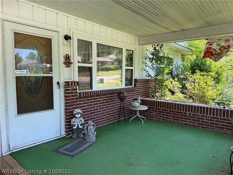 1st image of 905 Cavanaugh Rd