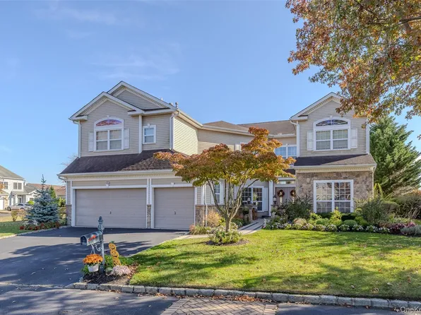 77 Hamlet Drive, Mount Sinai, NY 11766