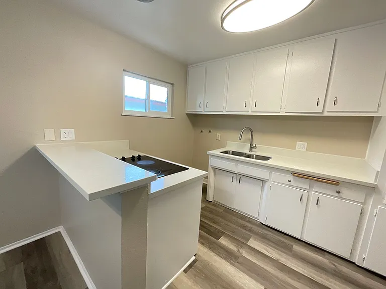 2502 S Rosewood Ave — Photo 7