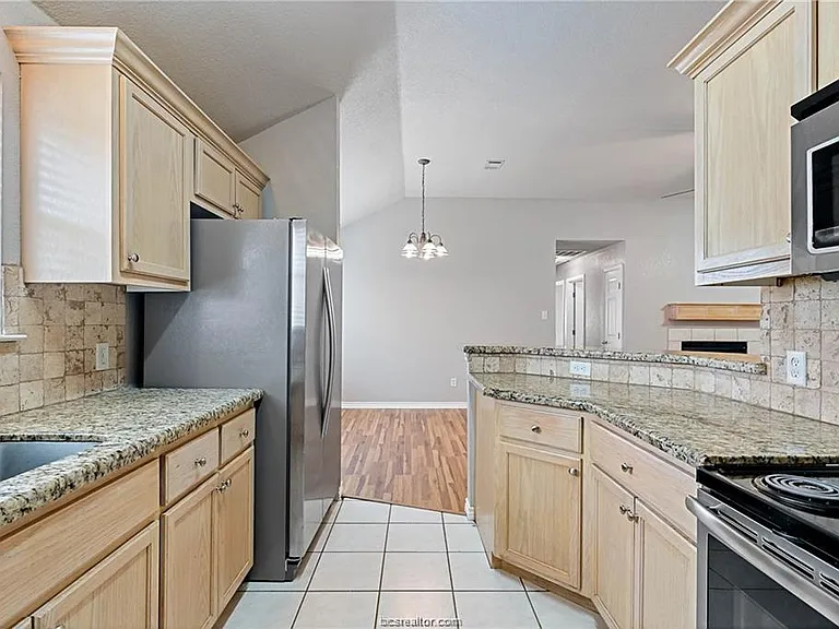 3806 Dresden Ln — Photo 7