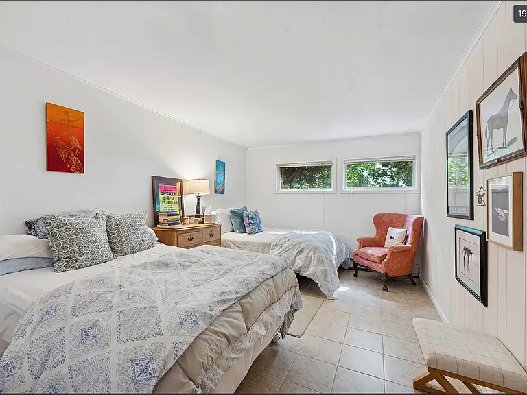 19 Peconic Ave — Photo 10