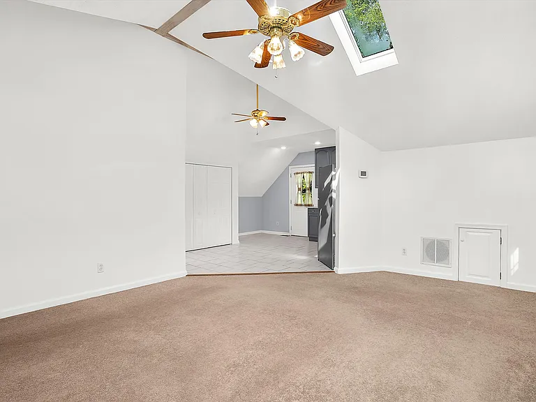 587 A St #R — Photo 19