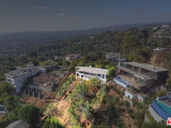 2nd image of 9432 Sierra Mar Pl