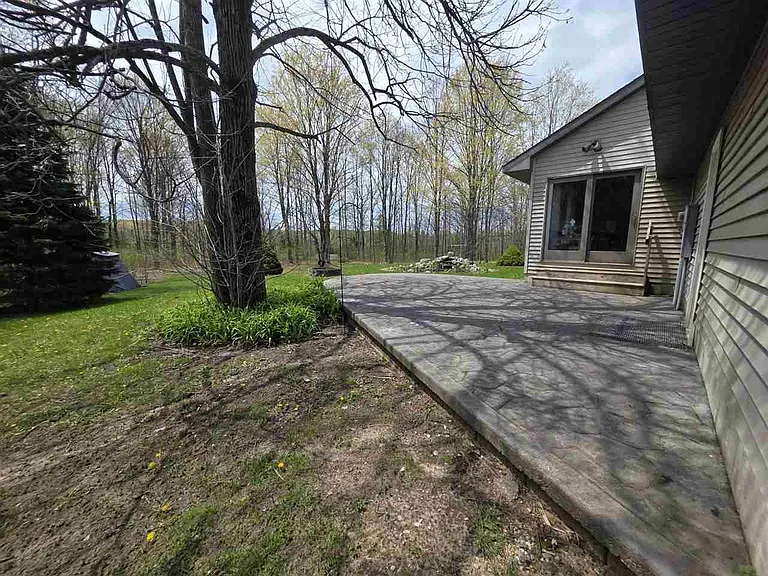2776 Bc Ej Rd — Photo 2