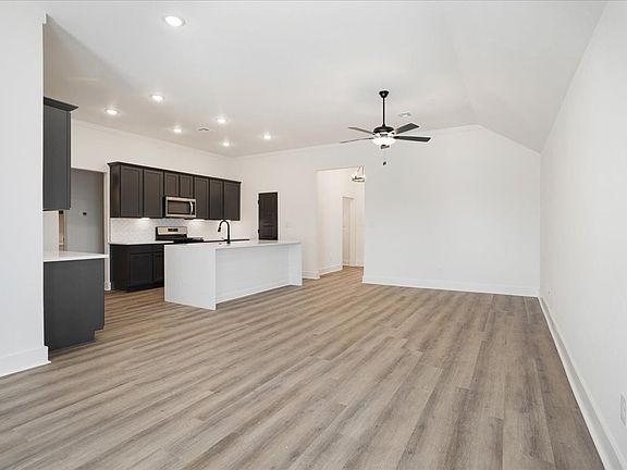 5th image of 4300 Hummingbird Dr