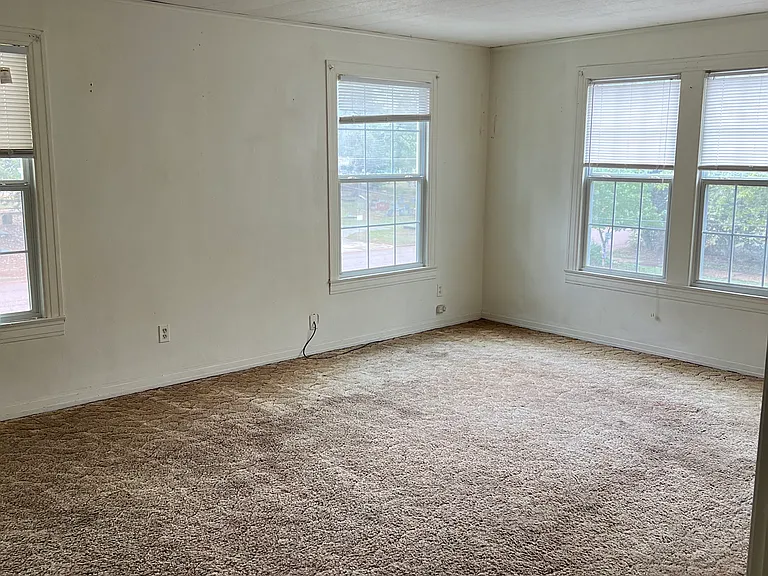 1071 N Bowie St #2 — Photo 6
