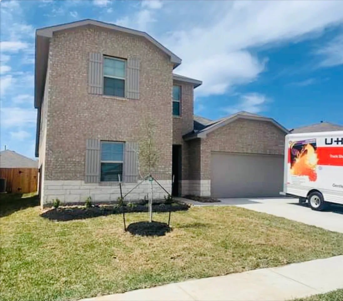 4 bed, 2220 sqft, $2,500 — Photo 1