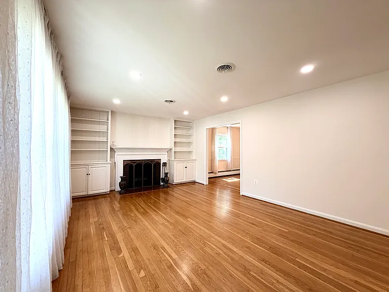 7529 Cayuga Ave — Photo 4