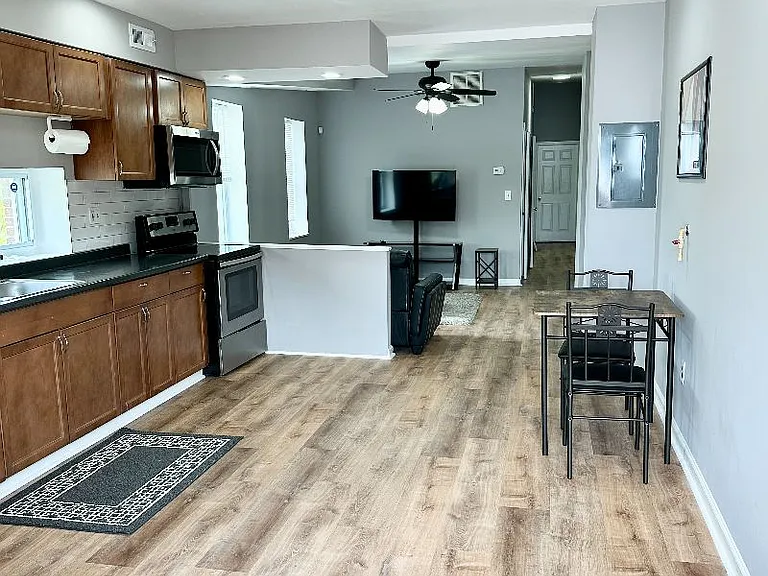 100 S Bouldin St #2 — Photo 2