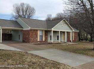 6020 Somerset Dr, Horn Lake, MS 38637