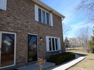 240 Polo Club Dr, Glendale Heights, IL