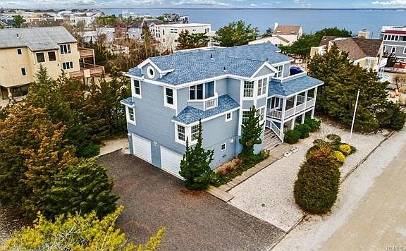 2nd image of 170I Long Beach Blvd