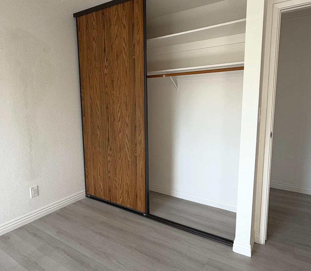 3456 Rhoda 3456a Ave — Photo 4