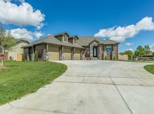 3235 S Bluelake Ct, Wichita, KS 67215