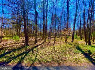 Lake Dr, Lake Harmony, PA 18624