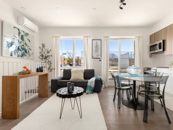 900 Knickerbocker Avenue image 1 of 7