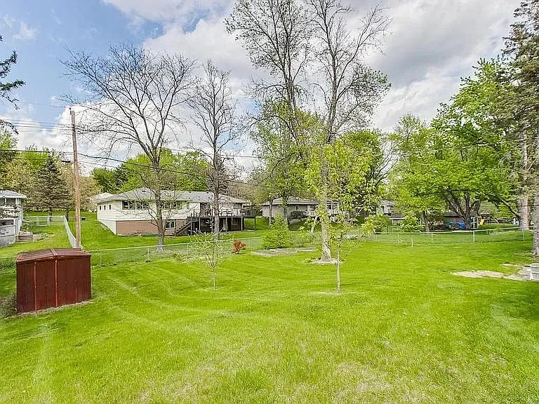181 Dawn Ave — Photo 21