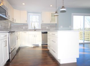 9 Rae Ln, Norwalk, CT 06850