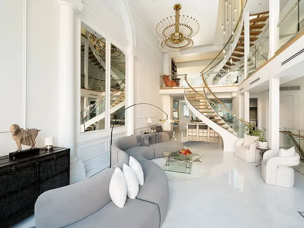 340 W 23rd St, New York, NY 10011