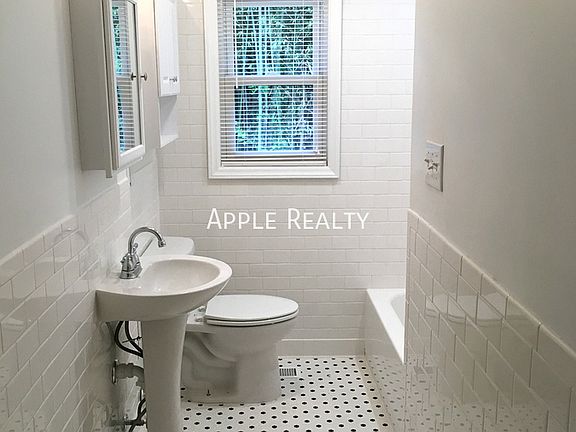 5th image of 824 Green St APT A