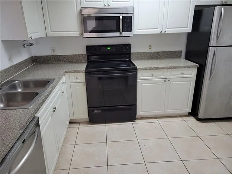 5005 Wiles Rd #108 — Photo 1