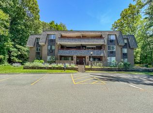 38 Rambling Brook Ln APT B6, Glastonbury, CT 06033