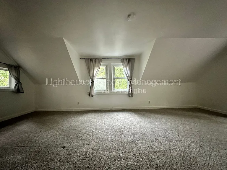 722 N Gordon St — Photo 12