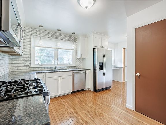 4th image of 282 Willowbend Rd