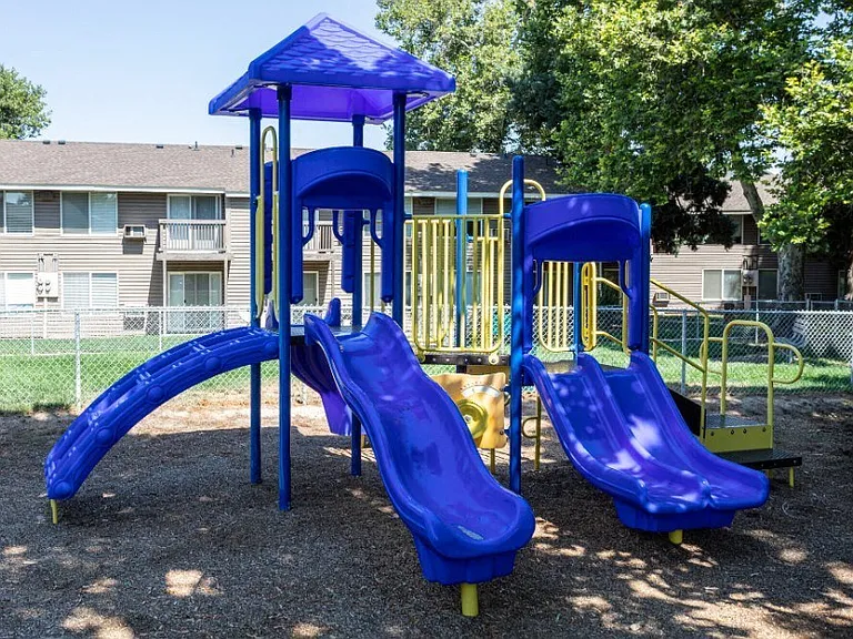 Central Pointe — Photo 10
