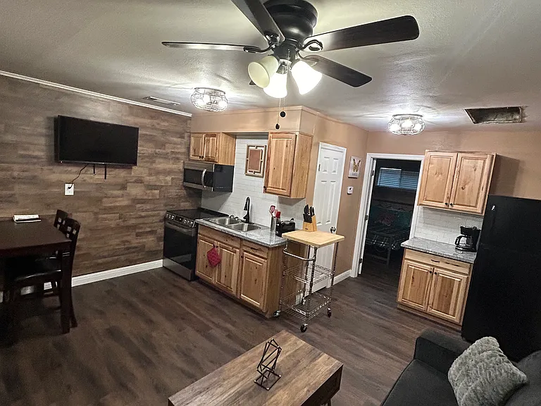 455 Moser Ave #18 — Photo 11
