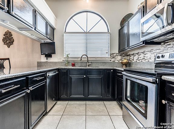 5th image of 7405 Myrtle Trl