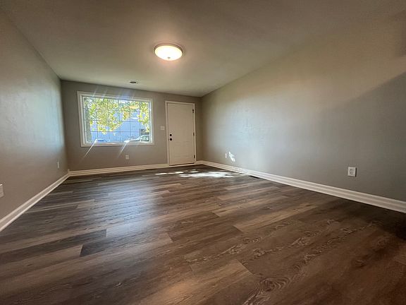 2nd image of 407 1/2 Iowa Ave