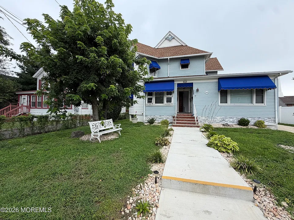 368 Carr Ave #2