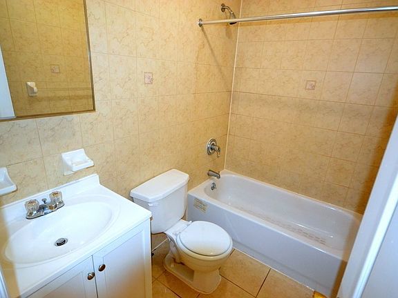 3rd image of 199 Maujer St #3