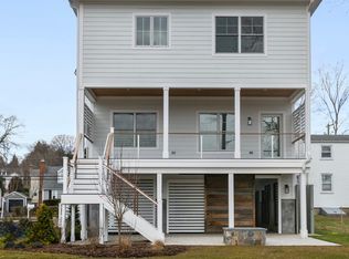 721 S Pine Creek Rd, Fairfield, CT 06824