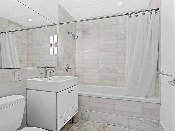 4th image of 635 W 42nd St APT 14H