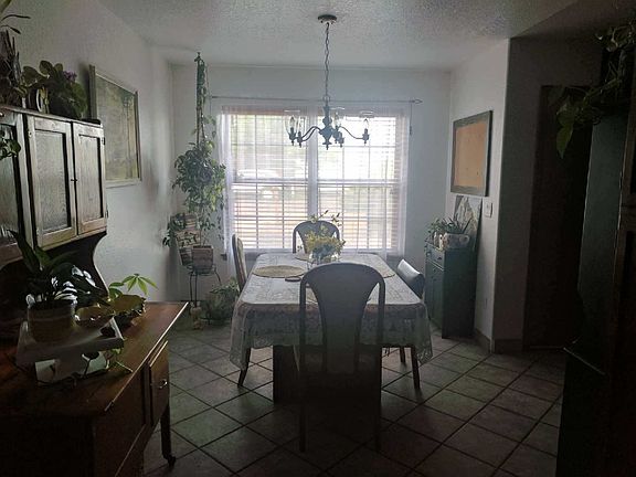5th image of 1960 Camelot Dr
