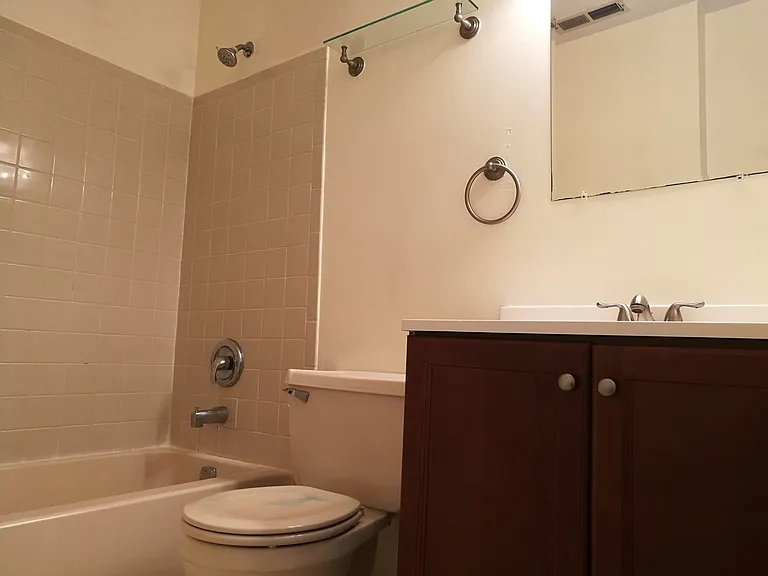 4709 Ravens Crest Dr — Photo 3