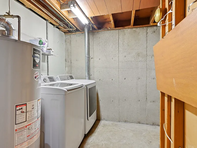 6610 Depew Ct — Photo 26