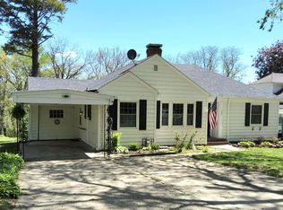 305 N Cherry St, Avoca, IA 51521
