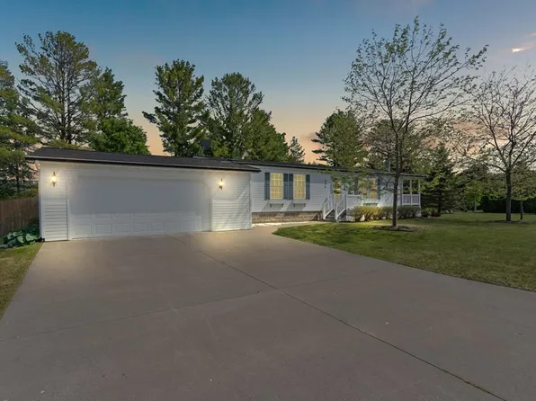 404 Carrie Lynn Ave, Algoma, WI 54201