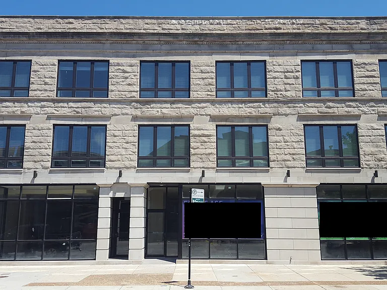 4639 N Broadway St #204 — Photo 12