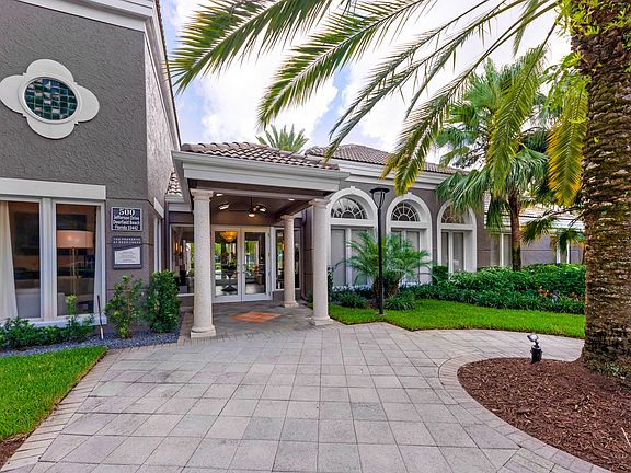 4th image of 500 Jefferson Dr #11-105