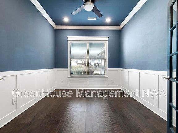 5th image of 1070 Elizabeth Dr