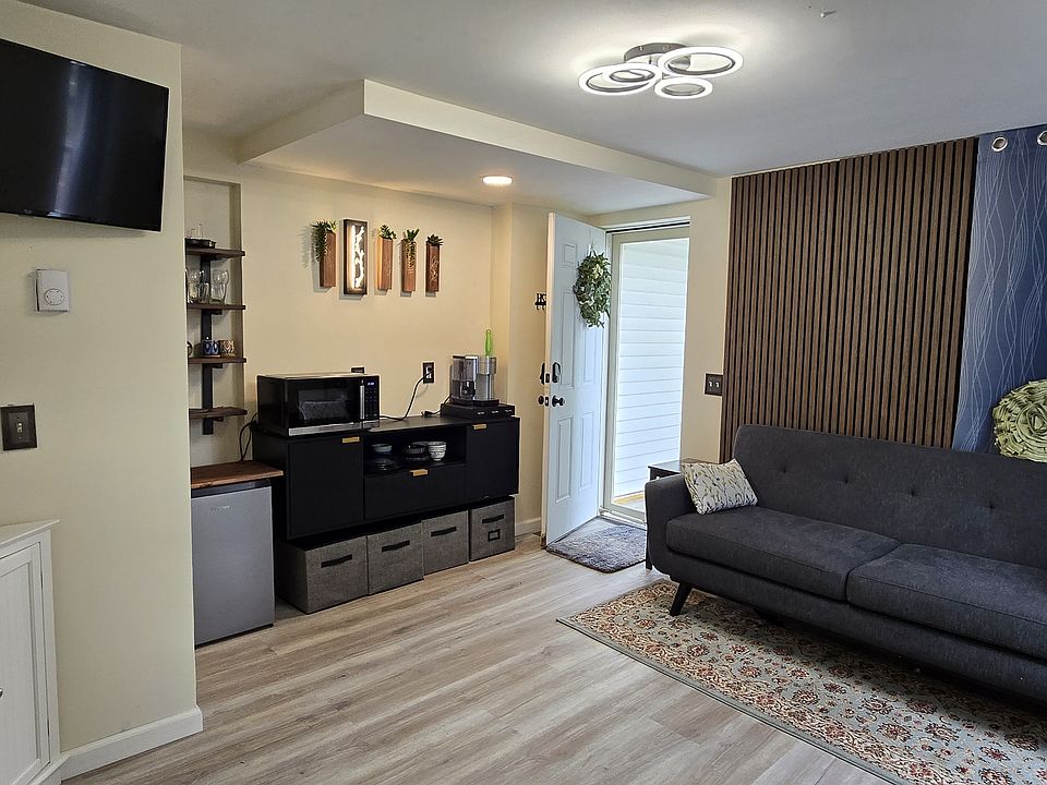 1st image of 960 E Drinker St #1
