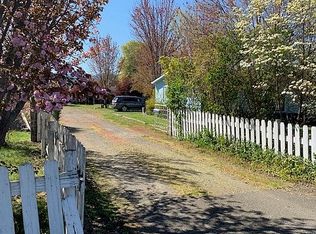 1304 Orchard Home Dr, Medford, OR