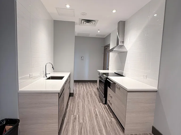 75 James St S #623 — Photo 20
